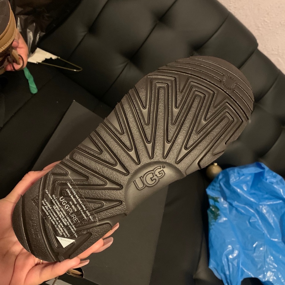 Waterproof UGGS SALEE🥵 - Picture 4 of 6